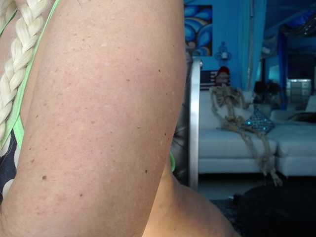 adrianna_fox, en vivo ahora en BongaCams