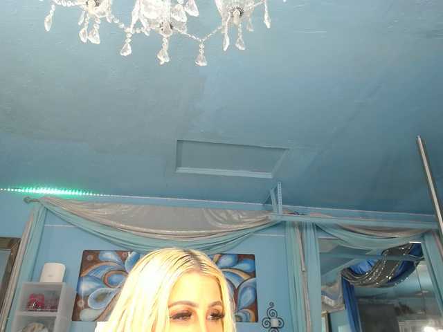 adrianna_fox live cam on BongaCams