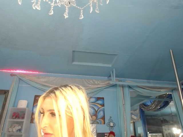 adrianna_fox live cam on BongaCams