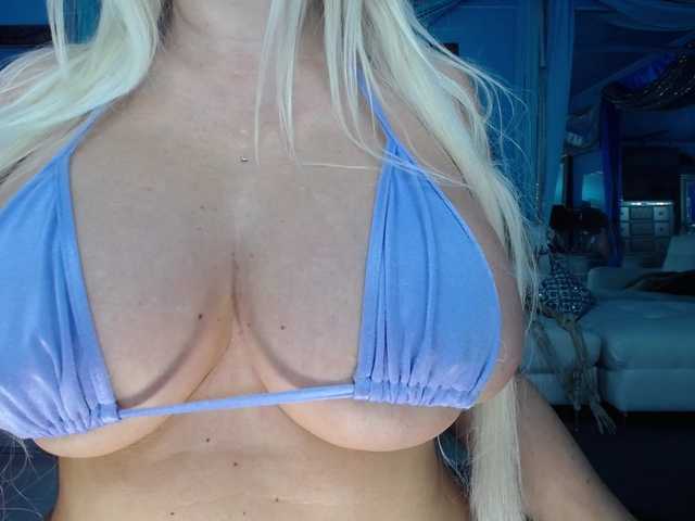 adrianna_fox live cam on BongaCams