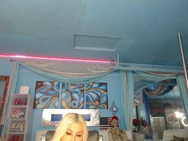 adrianna_fox live cam on BongaCams