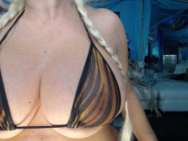 adrianna_fox