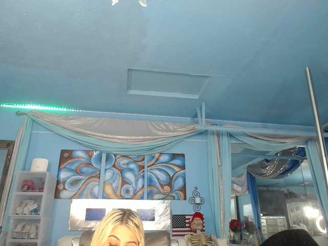 adrianna_fox live cam on BongaCams