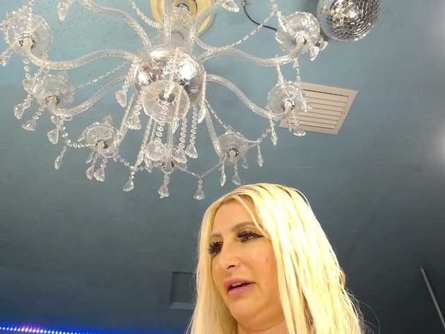 adrianna_fox live cam on BongaCams