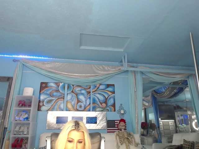 adrianna_fox live cam on BongaCams
