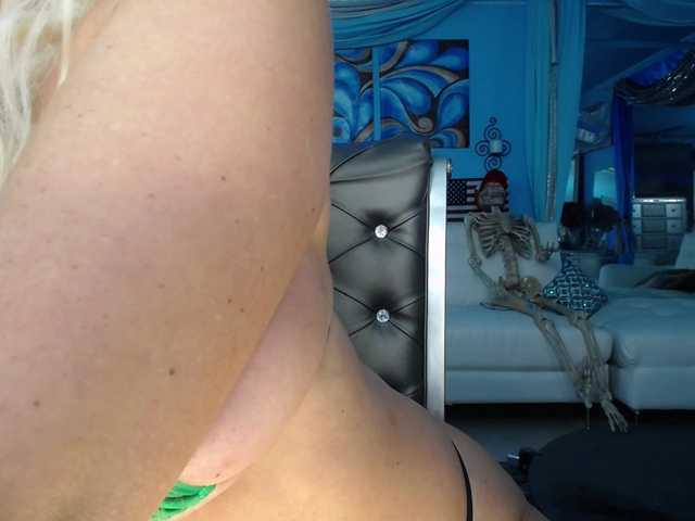 adrianna_fox