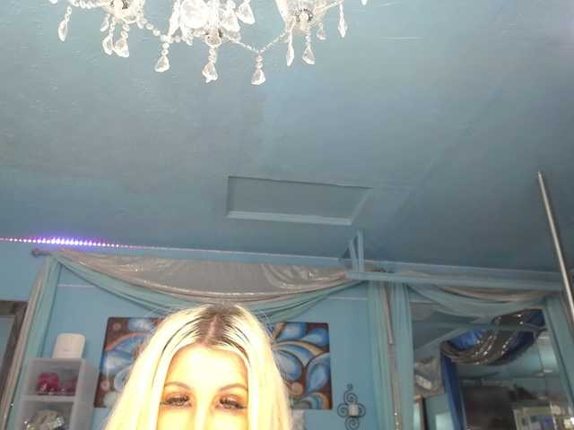 adrianna_fox live cam on BongaCams