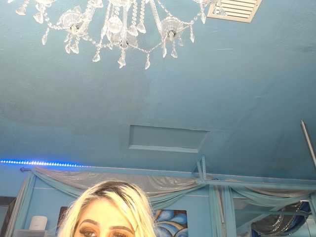 adrianna_fox's BongaCams show and profile