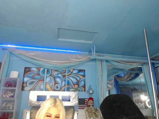 adrianna_fox live cam on BongaCams