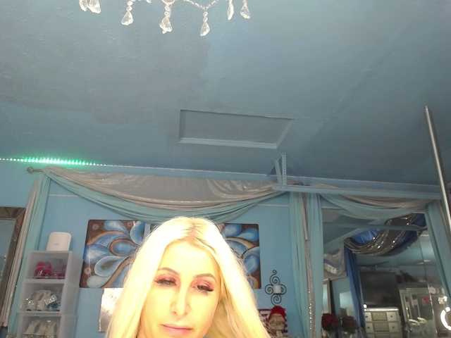 adrianna_fox live cam on BongaCams