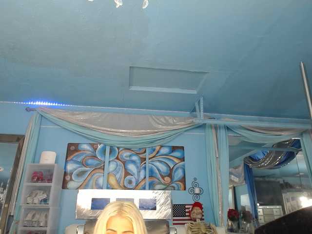 adrianna_fox cam belle