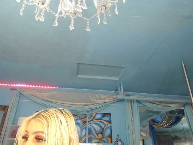 adrianna_fox live cam on BongaCams