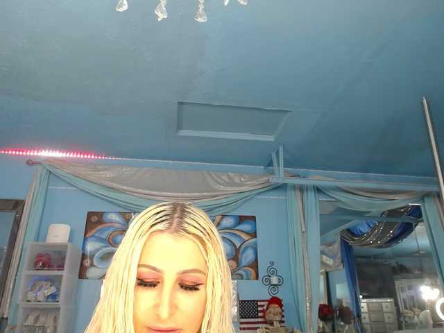 adrianna_fox live cam on BongaCams