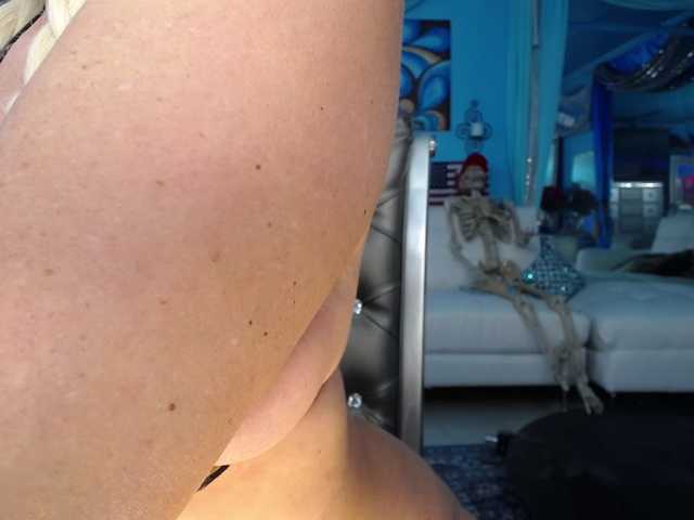 adrianna_fox live cam on BongaCams