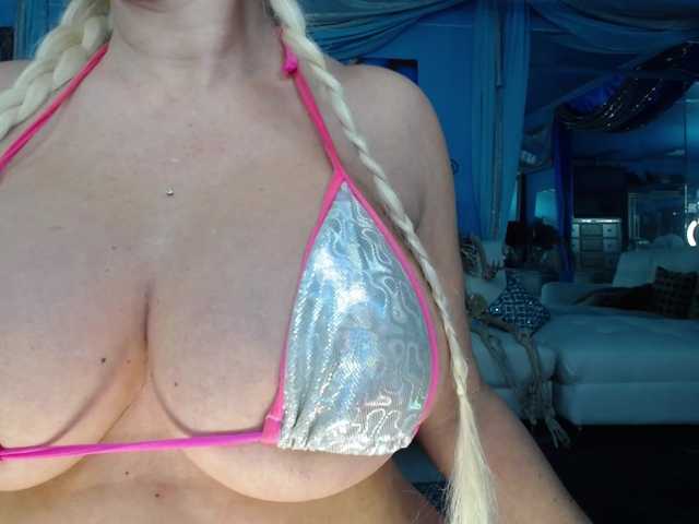 adrianna_fox live cam on BongaCams