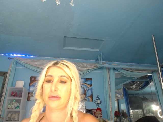 adrianna_fox live cam on BongaCams