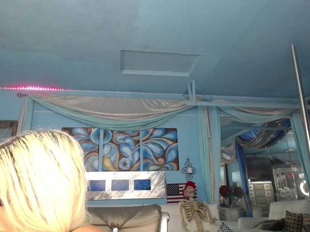 adrianna_fox live cam on BongaCams