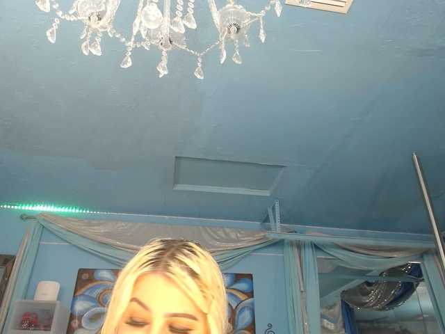 adrianna_fox live cam on BongaCams