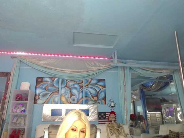 adrianna_fox live cam on BongaCams