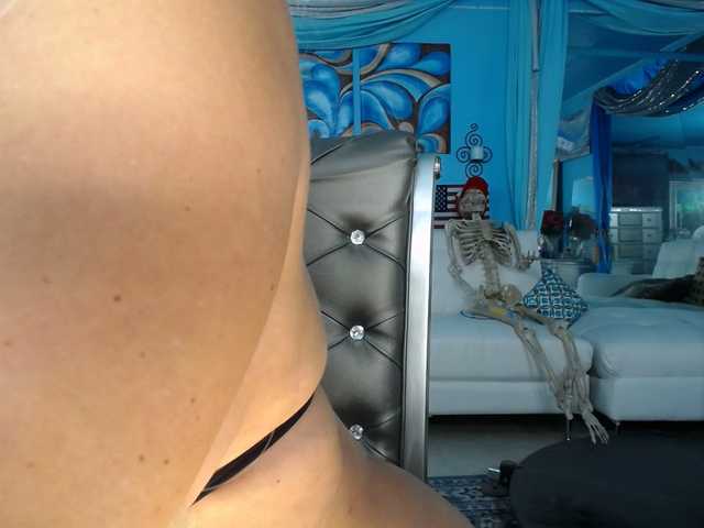 adrianna_fox live cam on BongaCams