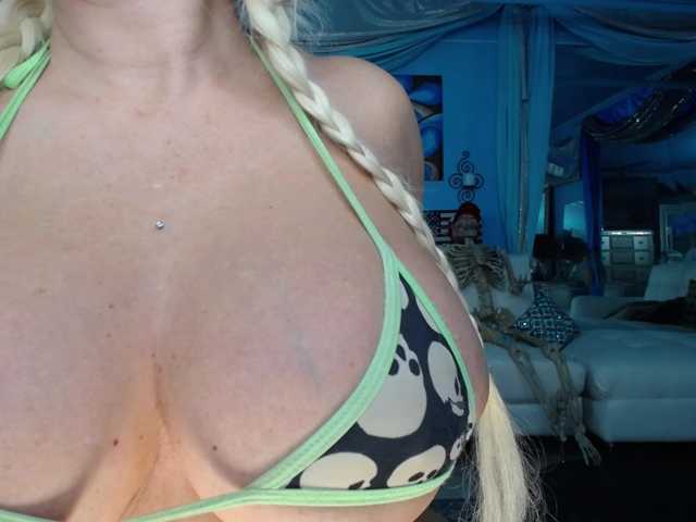 adrianna_fox