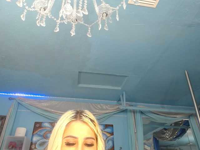 adrianna_fox live cam on BongaCams