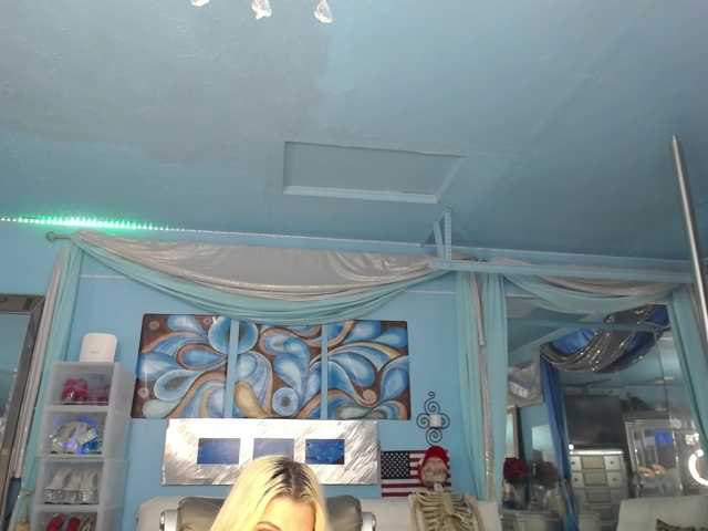 Adrianna Fox live cam