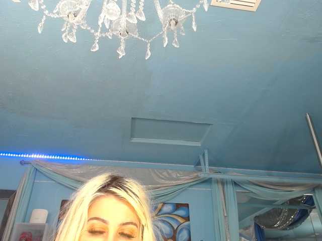 adrianna_fox cam belle
