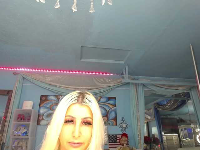 adrianna_fox live cam on BongaCams