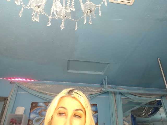 adrianna_fox cam belle