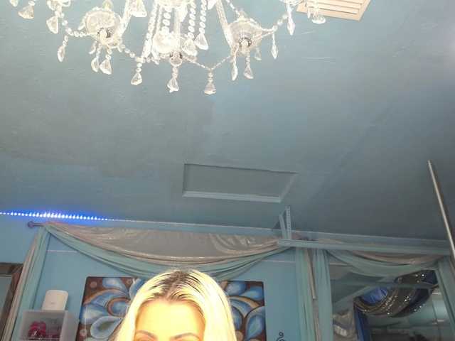 adrianna_fox live cam on BongaCams
