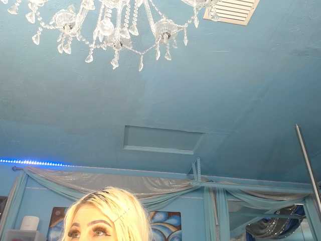 adrianna_fox live cam on BongaCams