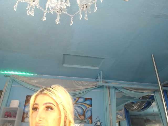 adrianna_fox live cam on BongaCams
