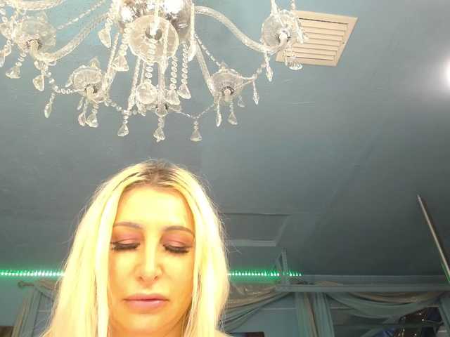 adrianna_fox live cam on BongaCams