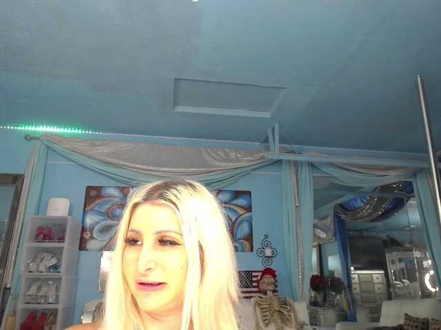 adrianna_fox live cam on BongaCams