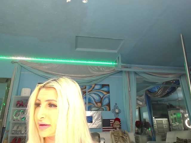 adrianna_fox live cam on BongaCams