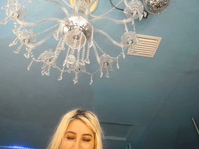 adrianna_fox's BongaCams show and profile