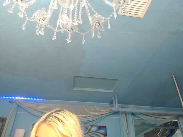 adrianna_fox cam belle