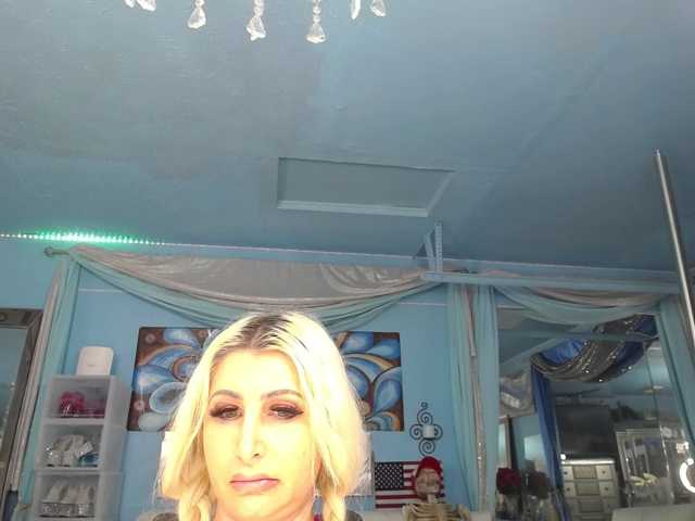 adrianna_fox live cam on BongaCams