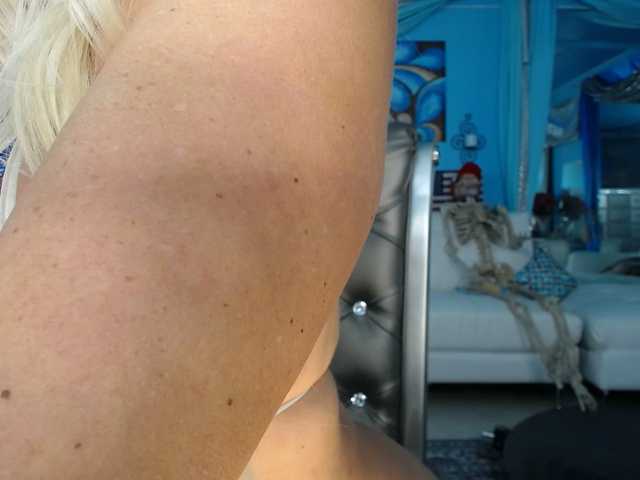 adrianna_fox live webcam show