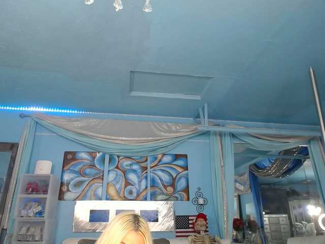 adrianna_fox live cam on BongaCams