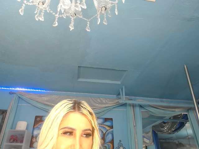 adrianna_fox live cam on BongaCams