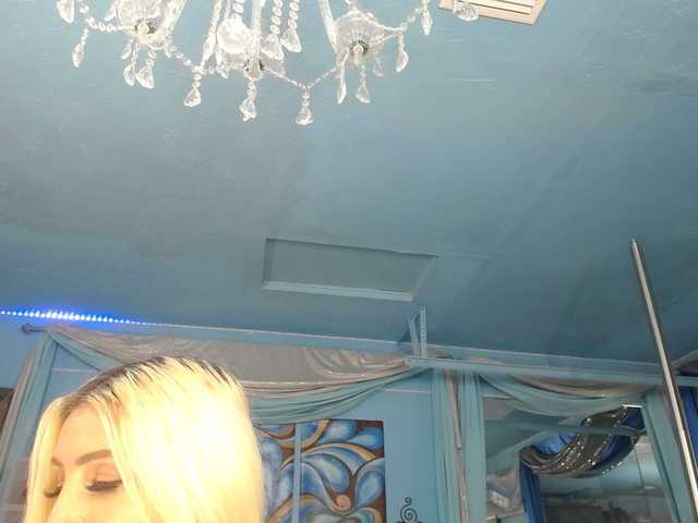 adrianna_fox cam belle