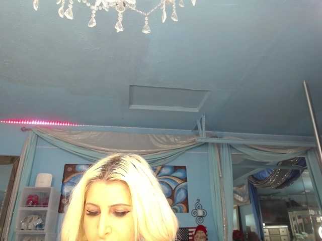 adrianna_fox, en directo ahora en BongaCams