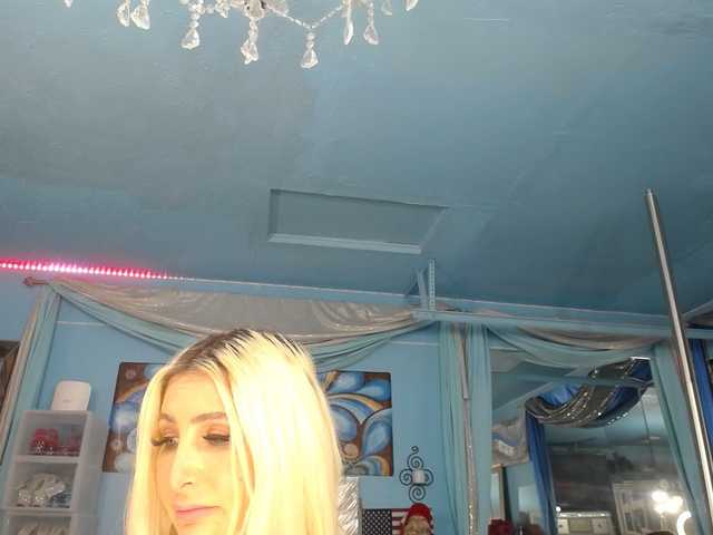 adrianna_fox live cam on BongaCams