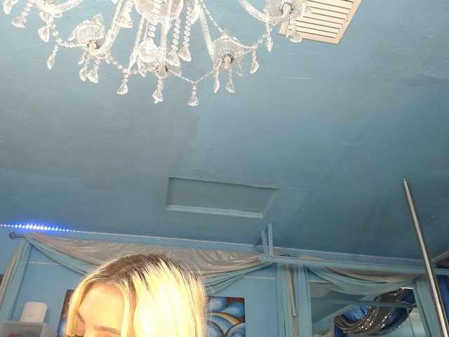 adrianna_fox cam belle