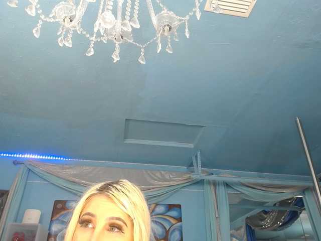 adrianna_fox live cam on BongaCams