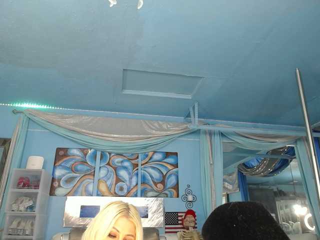 adrianna_fox live cam on BongaCams
