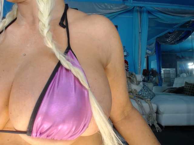 adrianna_fox cam belle