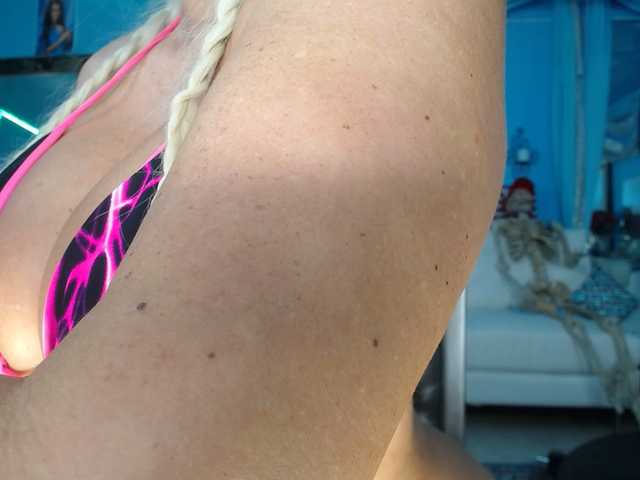 adrianna_fox